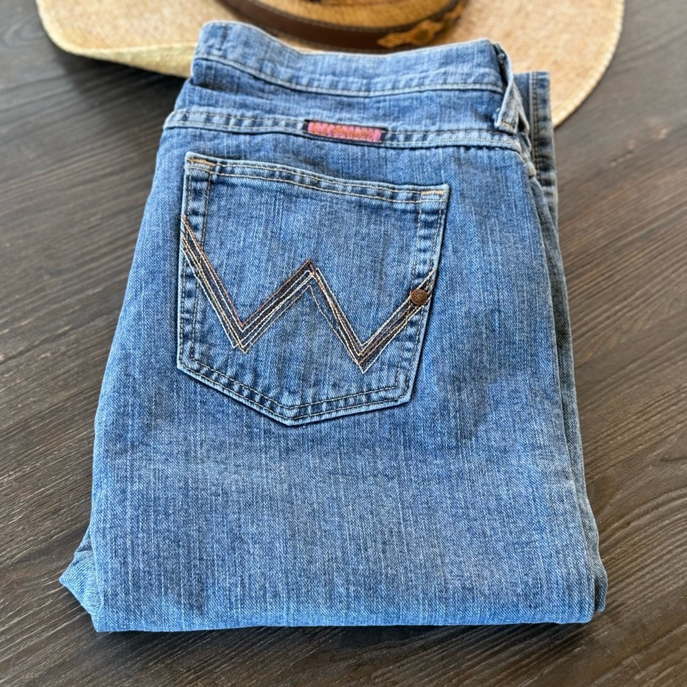 SZ: 9/10 x 32, Excellent Cond.: Pre-owned Q Baby WRANGLER ULTIMATE RIDING JEANS